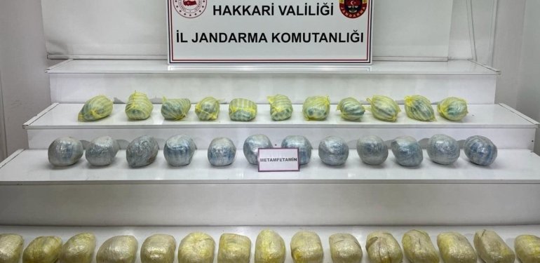 Hakkari’de arazide 40 kilo metamfetamin ele geçirildi
