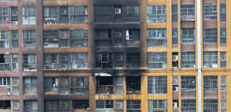 Çin’de gökdelende yangın: 15 kişi öldü