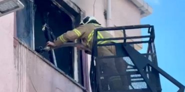 Şarjda bırakılan cep telefonu patladı: Ev küle döndü