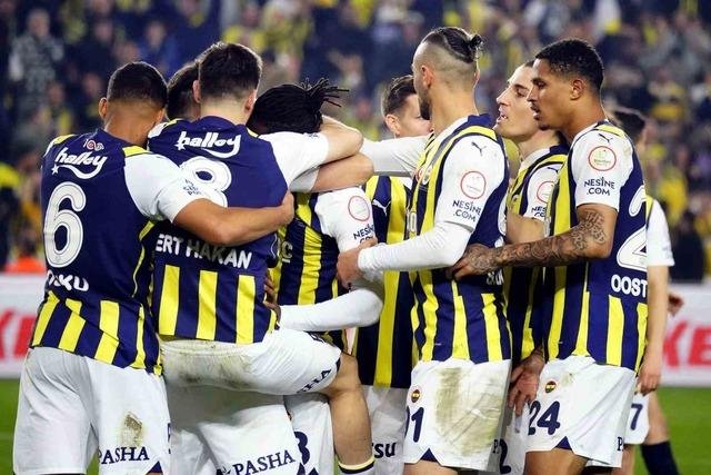 SON DAKİKA: Fenerbahçe maçının ardından Galatasaray