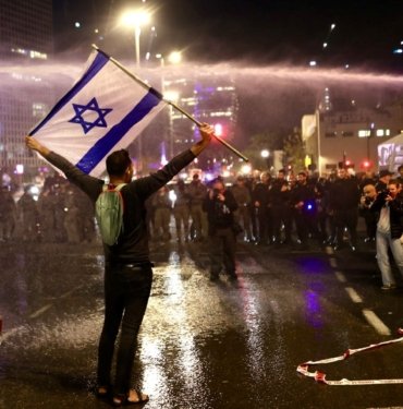 İsrailliler, hükümetin istifası ve erken seçim talebiyle sokakta: Polis müdahale etti