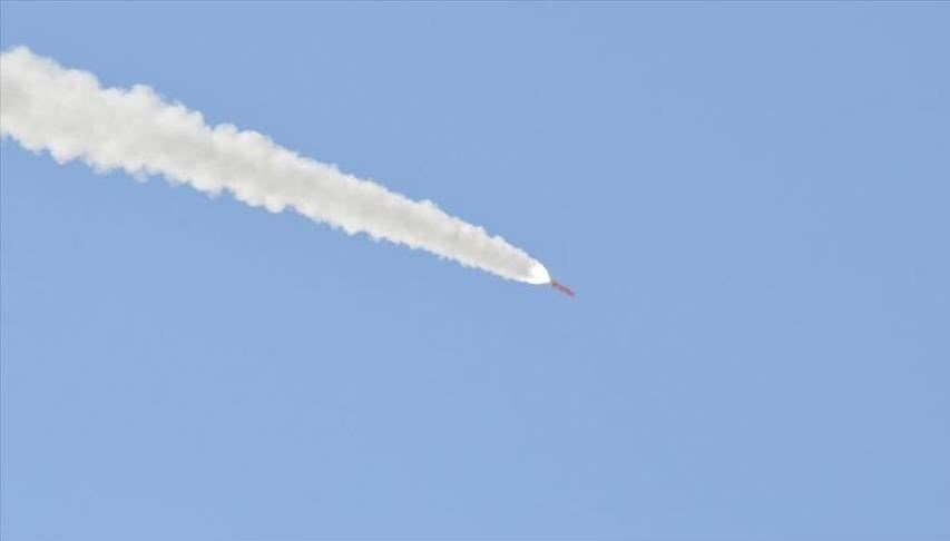 Husiler, ABD ile İngiltere’nin Sana’ya hava saldırıları düzenlediğini duyurdu