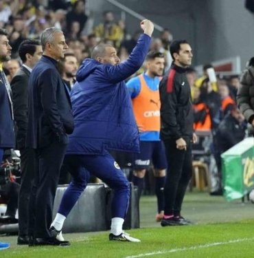 Fenerbahçeli taraftarlardan yıldız isme protesto! Oyundan çıkarken tüm stat onu ıslıkladı