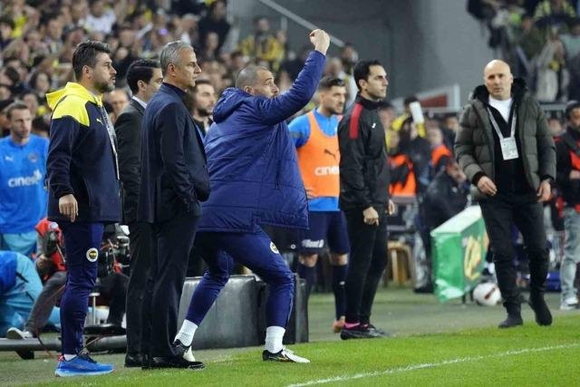 Fenerbahçeli taraftarlardan yıldız isme protesto! Oyundan çıkarken tüm stat onu ıslıkladı