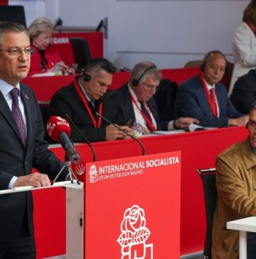 Özgür Özel Sosyalist Enternasyonal Başkan Yardımcısı seçildi