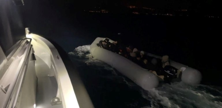 Çanakkale açıklarında 91 düzensiz göçmen kurtarıldı