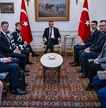 Cumhurbaşkanı Yardımcısı Yılmaz, EBRD Başkanı ile görüştü