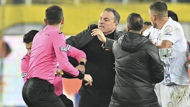 Hakem Halil Umut Meler