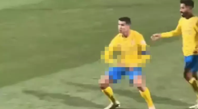 Ronaldo şimdi yandı! Messi tezahüratları sonrası cinsel organını tutarak el hareketi çekti, Suudileri çok kızdırdı… Mahkemeye çıkabilir!