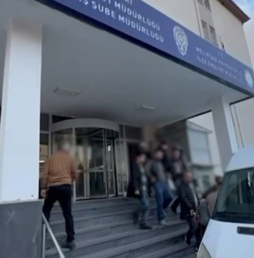Kayseri’de aranan şüphelilere operasyon: 15 gözaltı