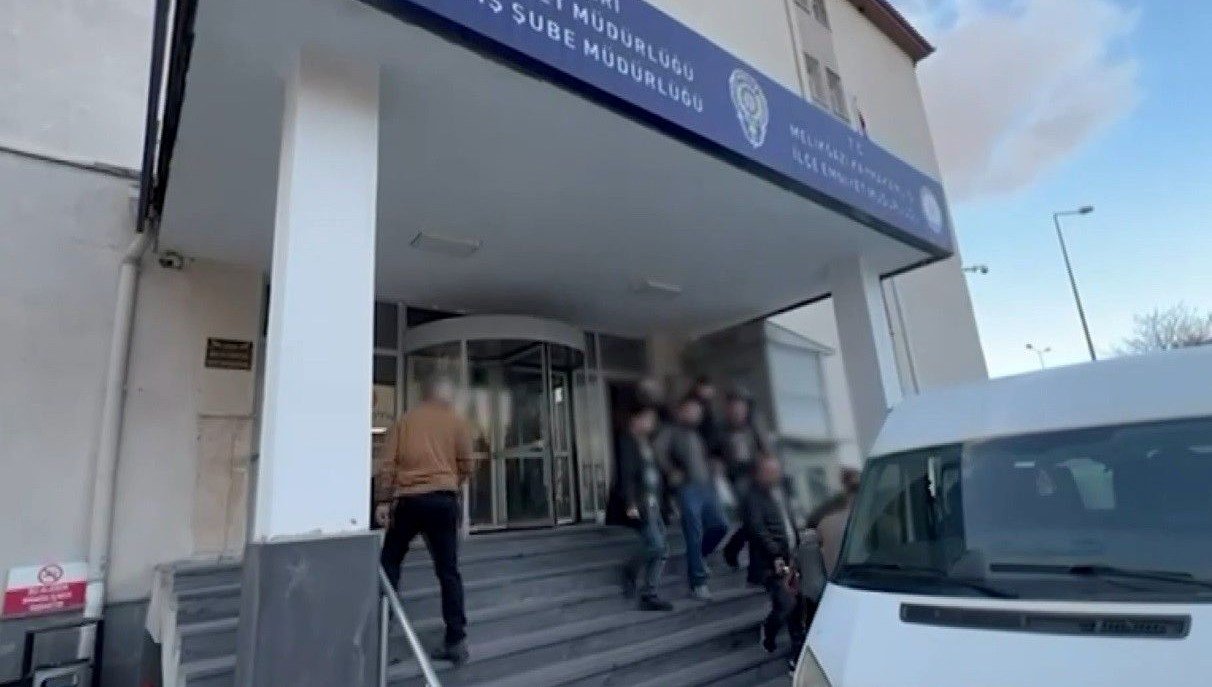 Kayseri’de aranan şüphelilere operasyon: 15 gözaltı