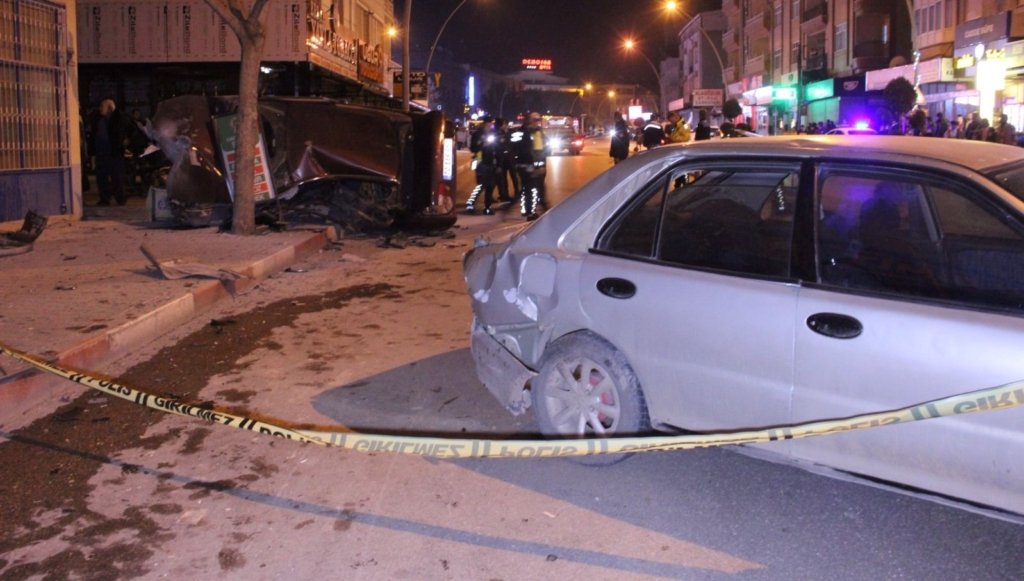 Siirt’te hafif ticari araç refüje girdi: 1 yaralı