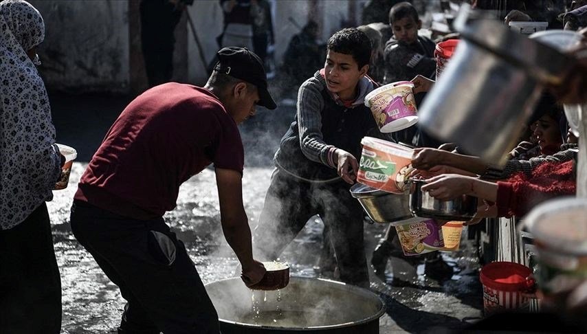 Gazze Şeridi’nin kuzeyine uçaklarla insani yardım