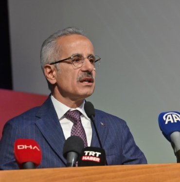 Bakan Uraloğlu İzmirlilerden 5 yıl istedi