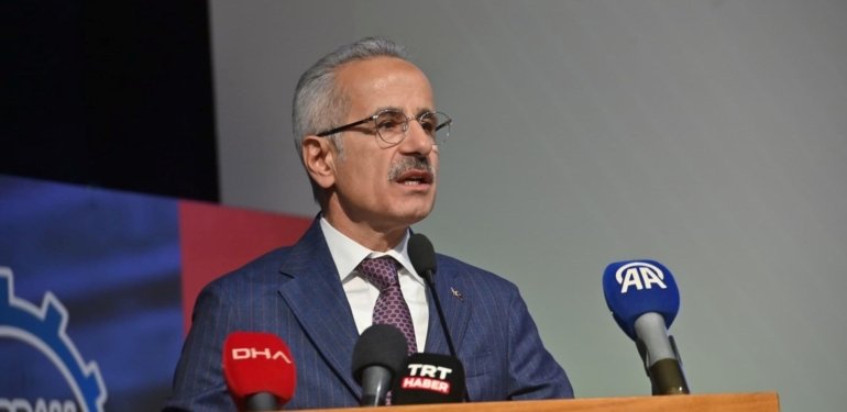 Bakan Uraloğlu İzmirlilerden 5 yıl istedi