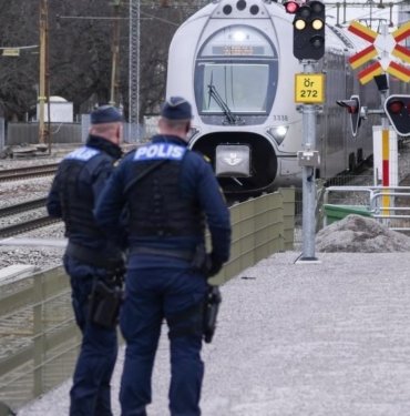 İsveç’te yük treni yayalara çarptı: 3 kişi öldü