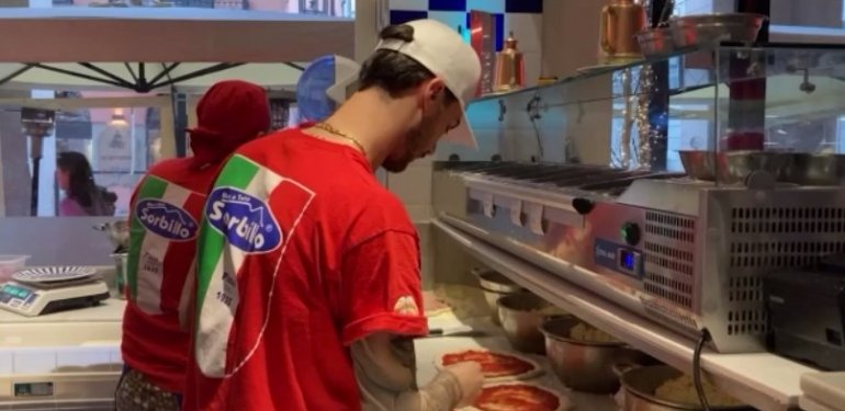 Ülke ikiye bölündü: İtalya’da ananaslı pizza tartışması