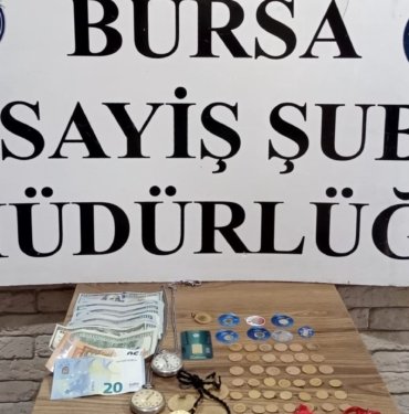 Tavan arasına sakladığı 650 bin liralık altın ve döviz çalındı