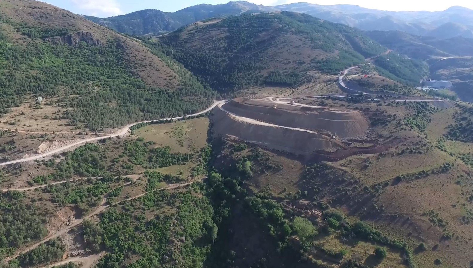 İliç’ten sonra bu sefer de Gümüşhane’den korkutan görüntü: Hafriyat dağında doğal afet korkusu