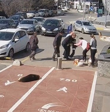 Zabıtanın Heimlich manevrası çocuğun hayatını böyle kurtardı