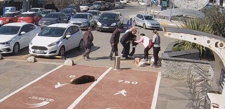 Zabıtanın Heimlich manevrası çocuğun hayatını böyle kurtardı