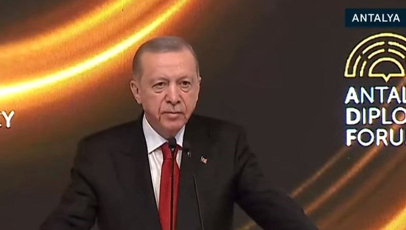 Cumhurbaşkanı Erdoğan: İnsanlık sancılı bir dönemden geçiyor