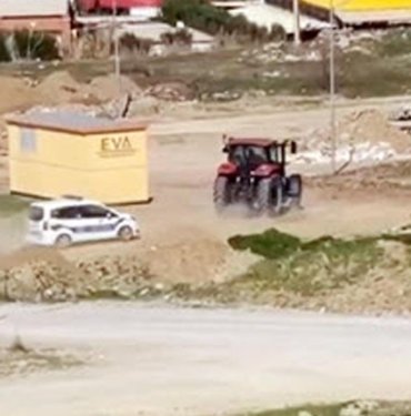“Dur” ihtarına uymayan ehliyetsiz traktör sürücüsüne para cezası