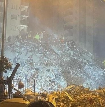 82 kişiye mezar olan binanın davasında aileler tepkili: “Taksirle öldürmeden değil, olası kasıtla öldürmeden yargılansınlar”