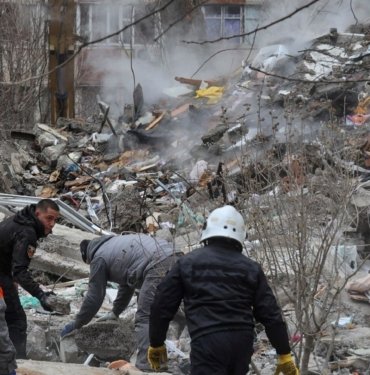 Rusya Odesa’da bir apartmanı vurdu: 2 kişi hayatını kaybetti