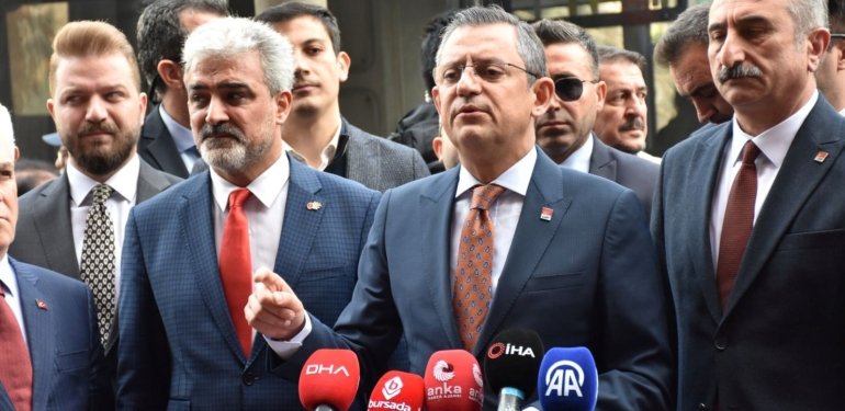 Özgür Özel’den ekonomi eleştirisi: “Emekli kart” çağrısını yineledi