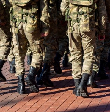 Barış gücü askeri önce ardaşını öldürdü, sonra intihar etti