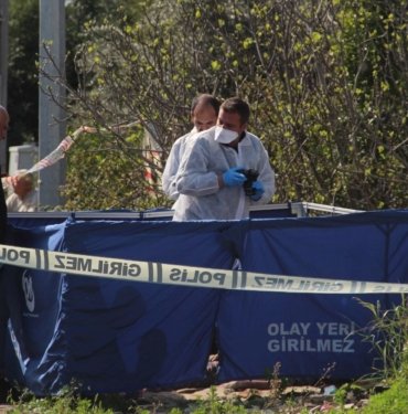 Yol kenarında kadın cesedi bulundu