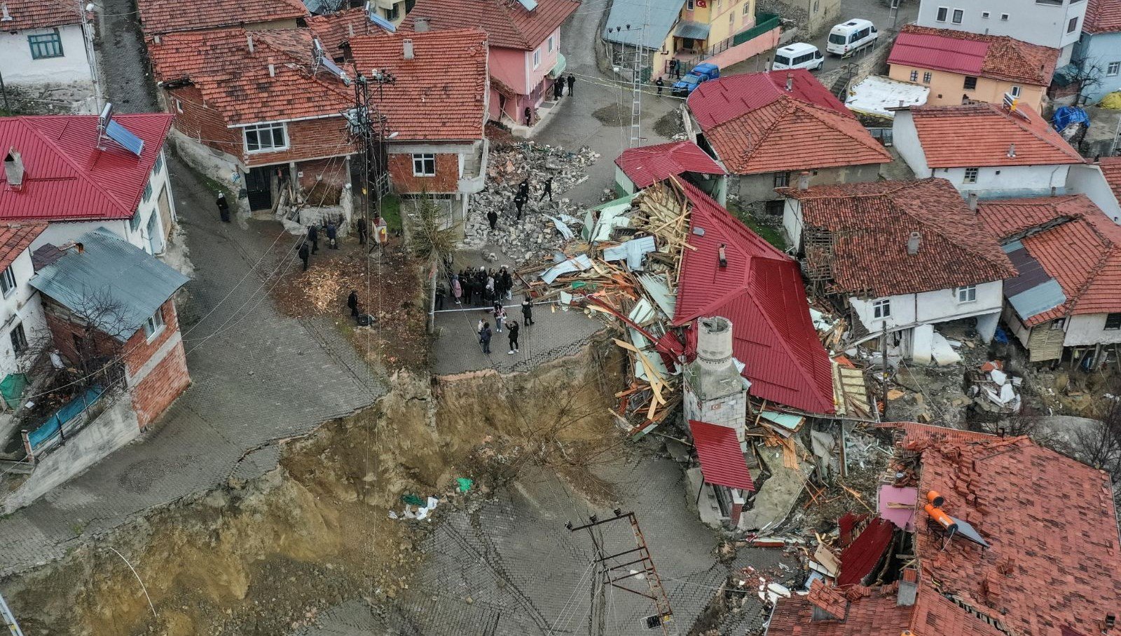 Heyelan köyü ikiye bölmüştü: Günebakan Köyü’nde afet evleri yapılacak