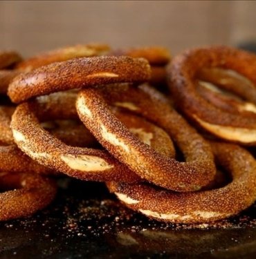 Boğazına simit kaçan genç kız yaşam savaşı veriyor
