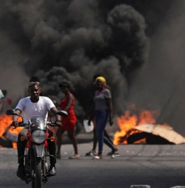 Haiti sokaklarında dehşet: Yüzlerce mahkum hapishaneden kaçtı