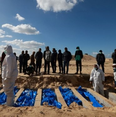 İsrail Gazze’de yüzlerce Filistinlinin toplu defnedildiği mezarlığı bombaladı