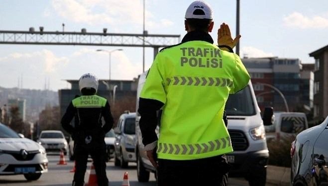 Asker eğlencesinde trafiği tehlikeye düşürenlere ceza