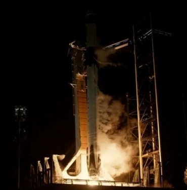 NASA’dan yeni görev: Dragon uzay aracı Falcon-9 roketi ile fırlatıldı