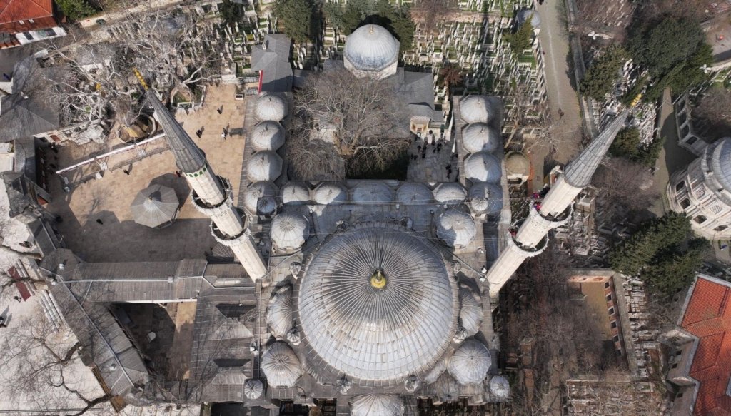 İstanbul’da mahyalar camilere asılmaya başlandı