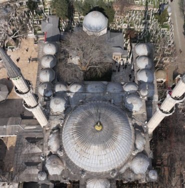 İstanbul’da mahyalar camilere asılmaya başlandı