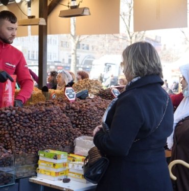 Çarşı pazarda ramazan alışverişi: Hurmanın fiyatı ikiye katladı