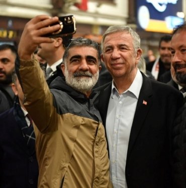 Mansur Yavaş’tan Ankara Toptancı Hali’nde esnaf ziyareti