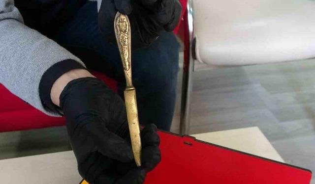 Dünyada benzeri olmayan Galatasaray logosunu buldu! Şimdi ise satışa çıkardı…