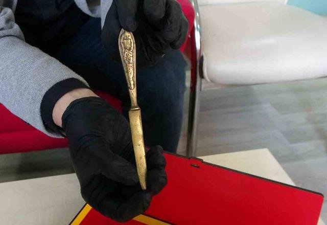 Dünyada benzeri olmayan Galatasaray logosunu buldu! Şimdi ise satışa çıkardı…