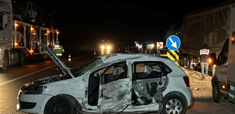 Kütahya’da TIR ile otomobil çarpıştı