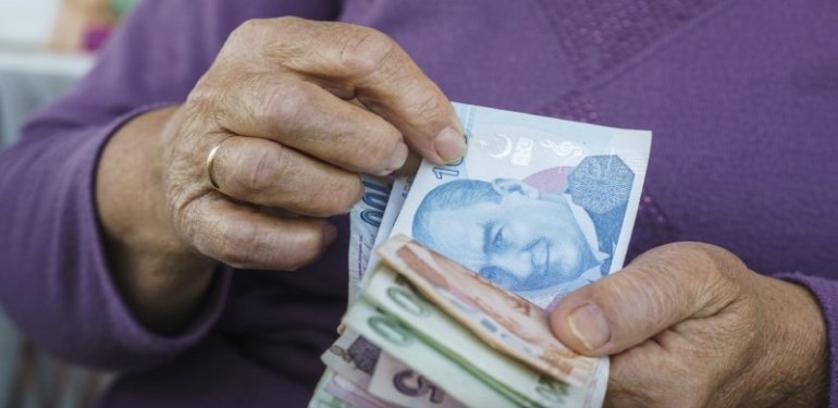 Emekli bayram ikramiyesi ne zaman yatacak? 3 bin lira ikramiyesi ödemesi ne zaman? İşte SSK Bağ-Kur ve Emekli Sandığı ödeme tarihinde son durum