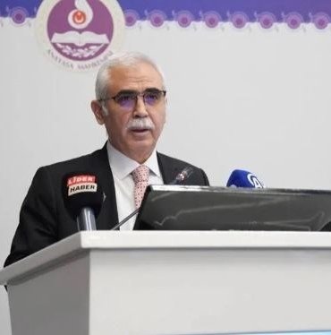 Kadir Özkaya yeniden AYM Başkanvekili seçildi: Kadir Özkaya kimdir?