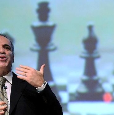 Rusya, efsane satranççı Kasparov’u terörist listesine aldı!