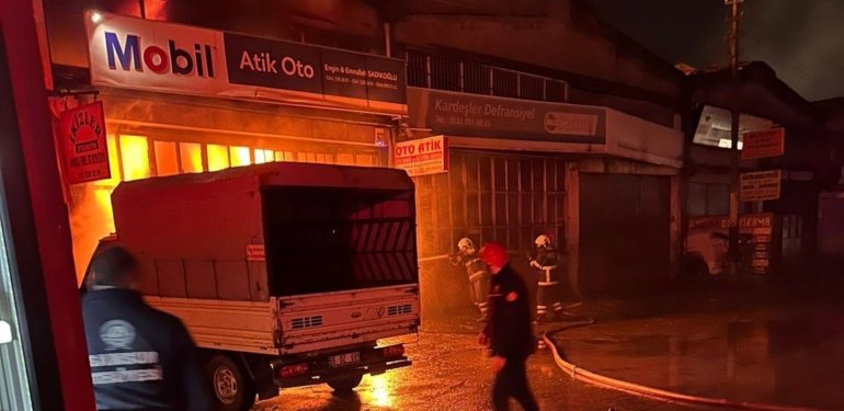 Oto tamirci alev alev yandı