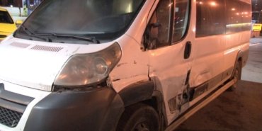 Alkollü sürücü park halindeki araçlara çarptı